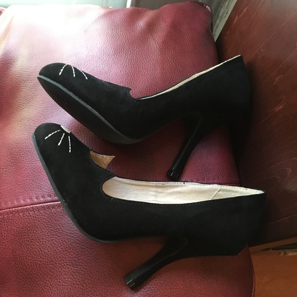 T.U.K SOPHISTICATED KITTY HEELS - Picture 4 of 5